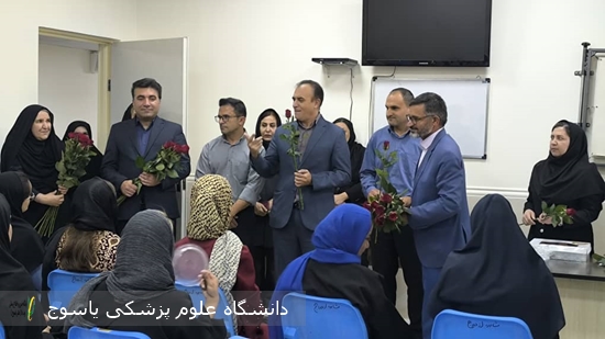 تجلیل-از-جوانان-در-حال-آموزش-هنگام-ازدواج،-مرکز-آزمایشگاه-هنگام-ازدواج-و-مادران-باردار-مرکز-مشاوره-شهید-دامیده-شهرستان-بویراحمد-به-مناسبت-هفته-جوانی-جمعیت