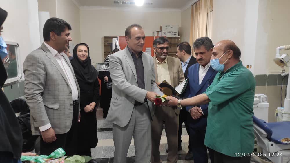 به مناسبت روز دندانپزشک صورت گرفت/ آیین تجلیل از دندانپزشکان شهر مادوان بویراحمد و پاتاوه شهرستان دنا با حضور مدیران ارشد نظام سلامت استانی و شهرستانی 
