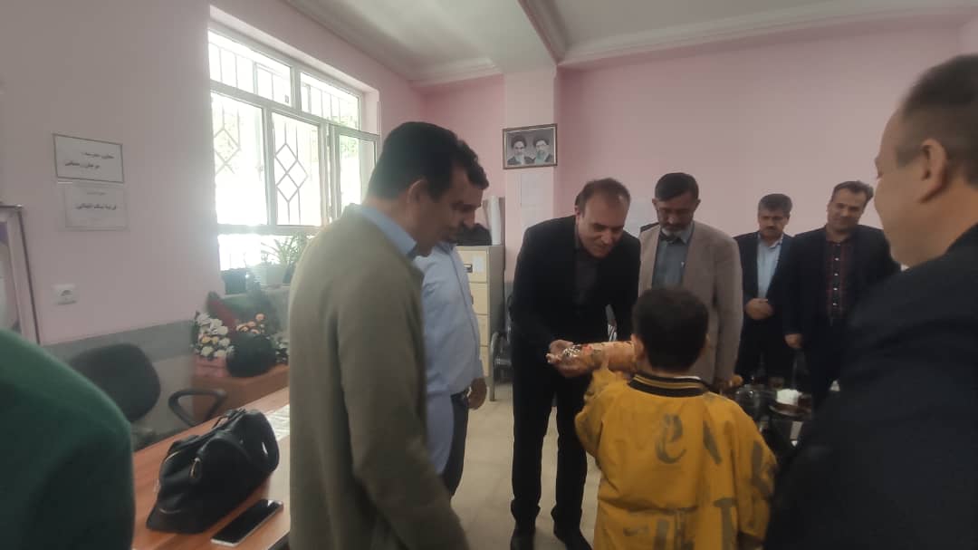 بازدید معاون بهداشتی ورییس مرکز بهداشت مرکز استان از مدرسه استثنایی شهید ناصر کاظمی در هفته سلامت  