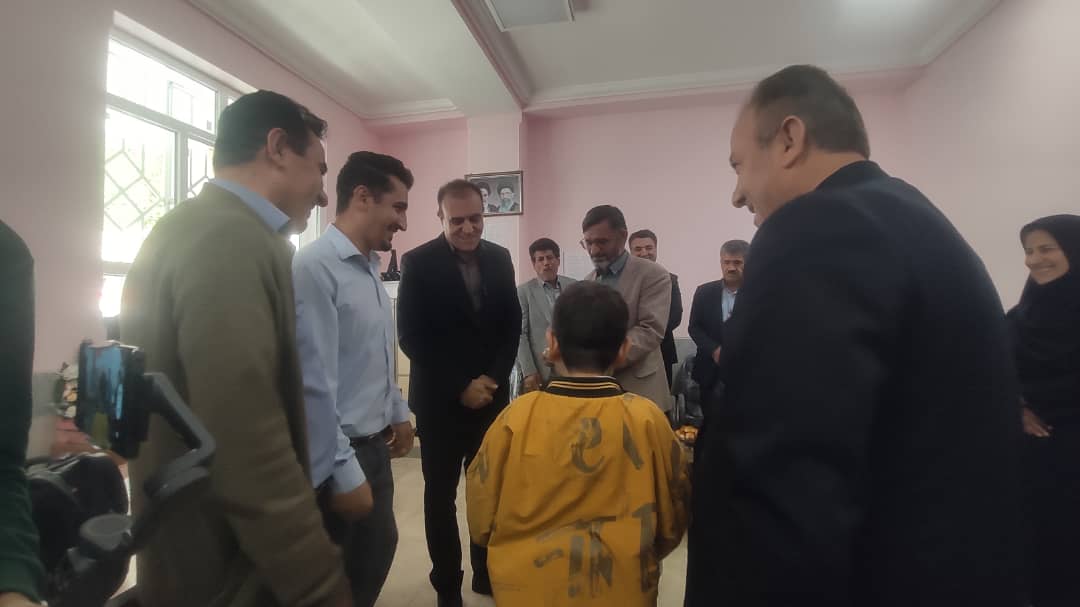 در سومین روز از هفته سلامت، رییس مرکز بهداشت استان و مسئولان شبکه بهداشت شهرستان بویراحمد از مدرسه استثنایی شهید ناصر کاظمی بازدید کردند