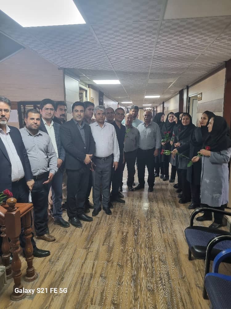 تقدیر معاون آموزشی دانشگاه از همکاران ستادی به مناسبت روز کارمند