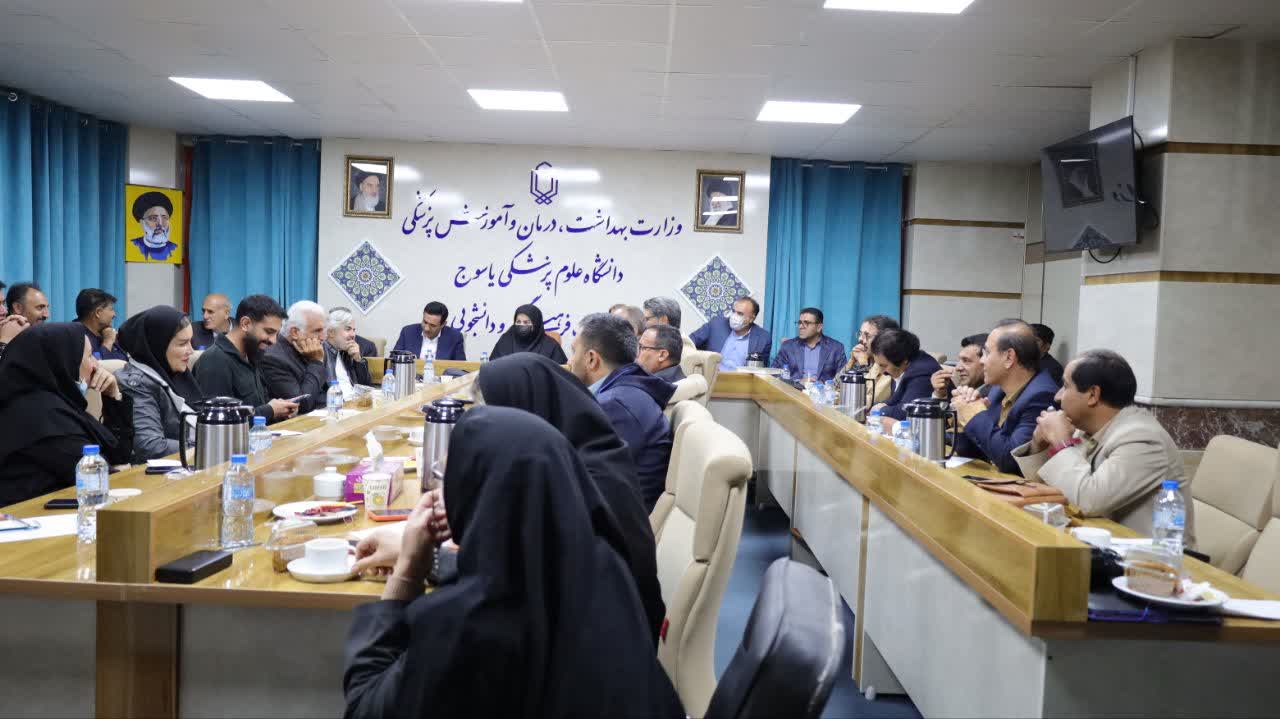 دیدار رئیس دانشگاه علوم پزشکی یاسوج با هنرمندان استان، هنر در خدمت سلامت و امید اجتماعی 