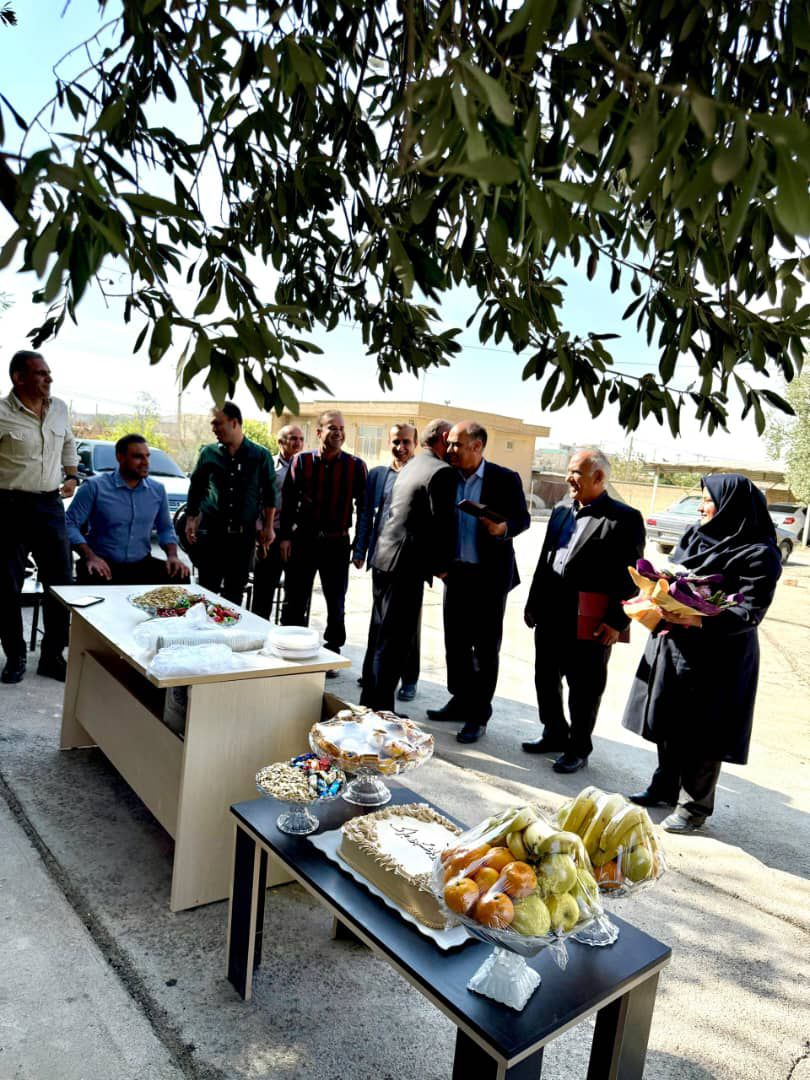 تجلیل از خدمات سی ساله دو بهورز در کهگیلویه که به افتخار بازنشستگی نائل آمدند/  تصاویر