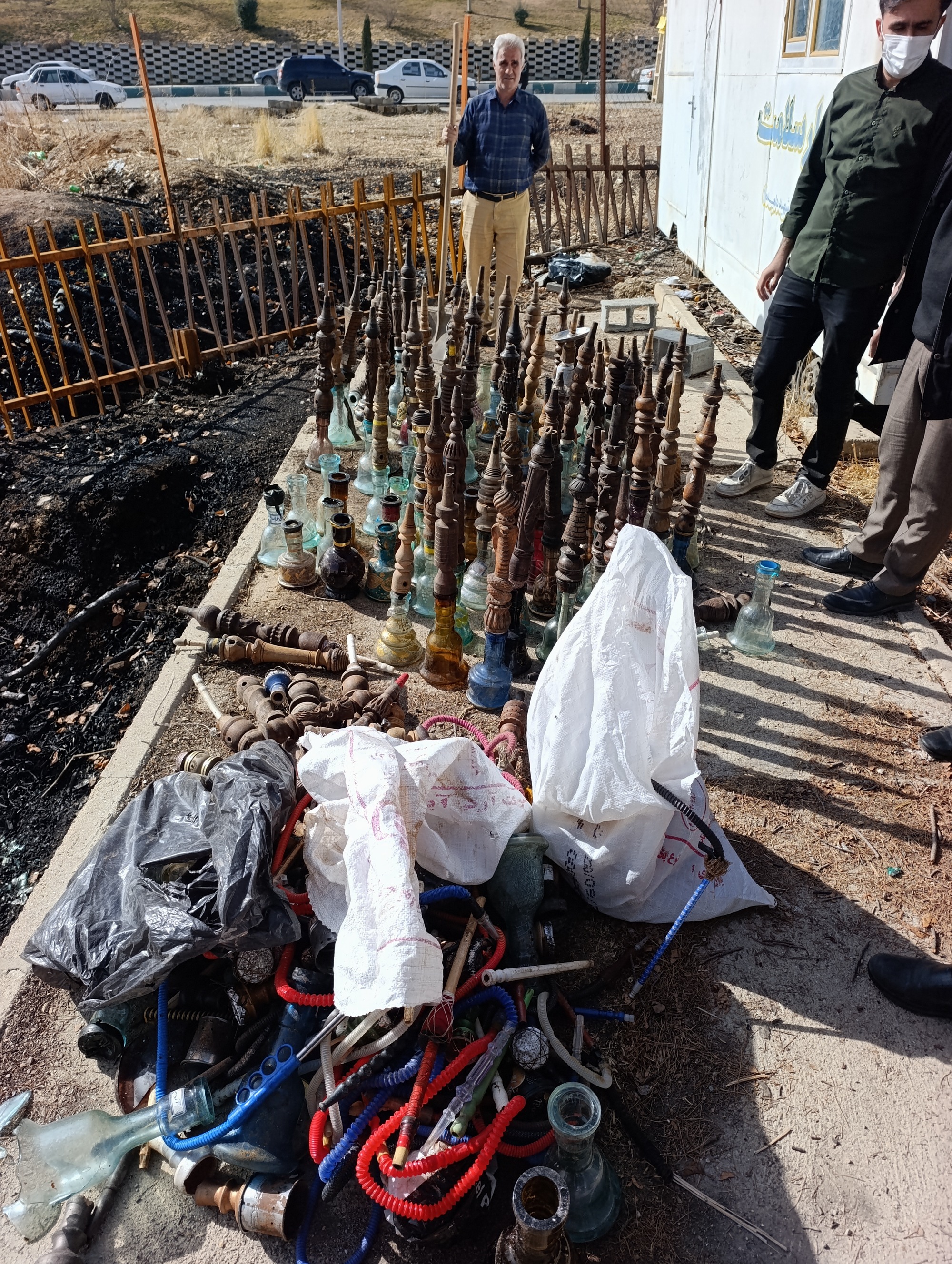 معدوم سازی قلیان‌های جمع آوری شده از مراکز غیر مجاز در شهرستان بویراحمد 