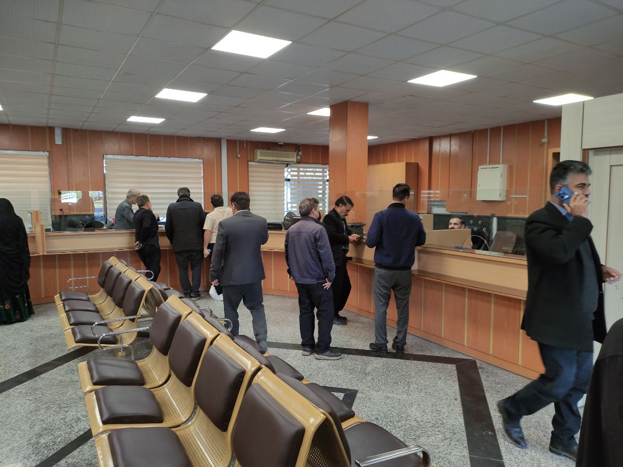   بررسی وضعیت رعایت دستورالعمل‌های بهداشتی کنترل بیماری آنفلوآنزا در بازدید از ادارات شهرستان چرام