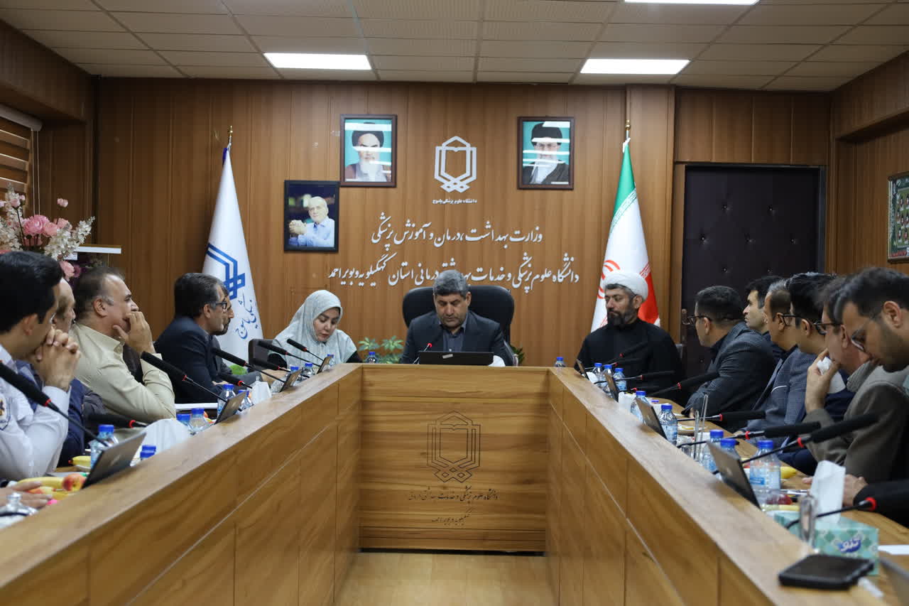 حضور معاون فرهنگی و اجتماعی معاون اول رئیس‌جمهور در دانشگاه علوم پزشکی یاسوج/ دکتر پناهی؛ مسیر جذب نیروهای غیرتخصصی را متوقف نمودیم/بیان چالش‌های جدی دانشگاه؛ از کمبود بودجه آموزشی تا فرسودگی ناوگان اورژانس