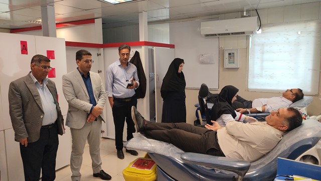 اهداء خون به مناسبت هفته فرهنگ مالیاتی + تصاویر