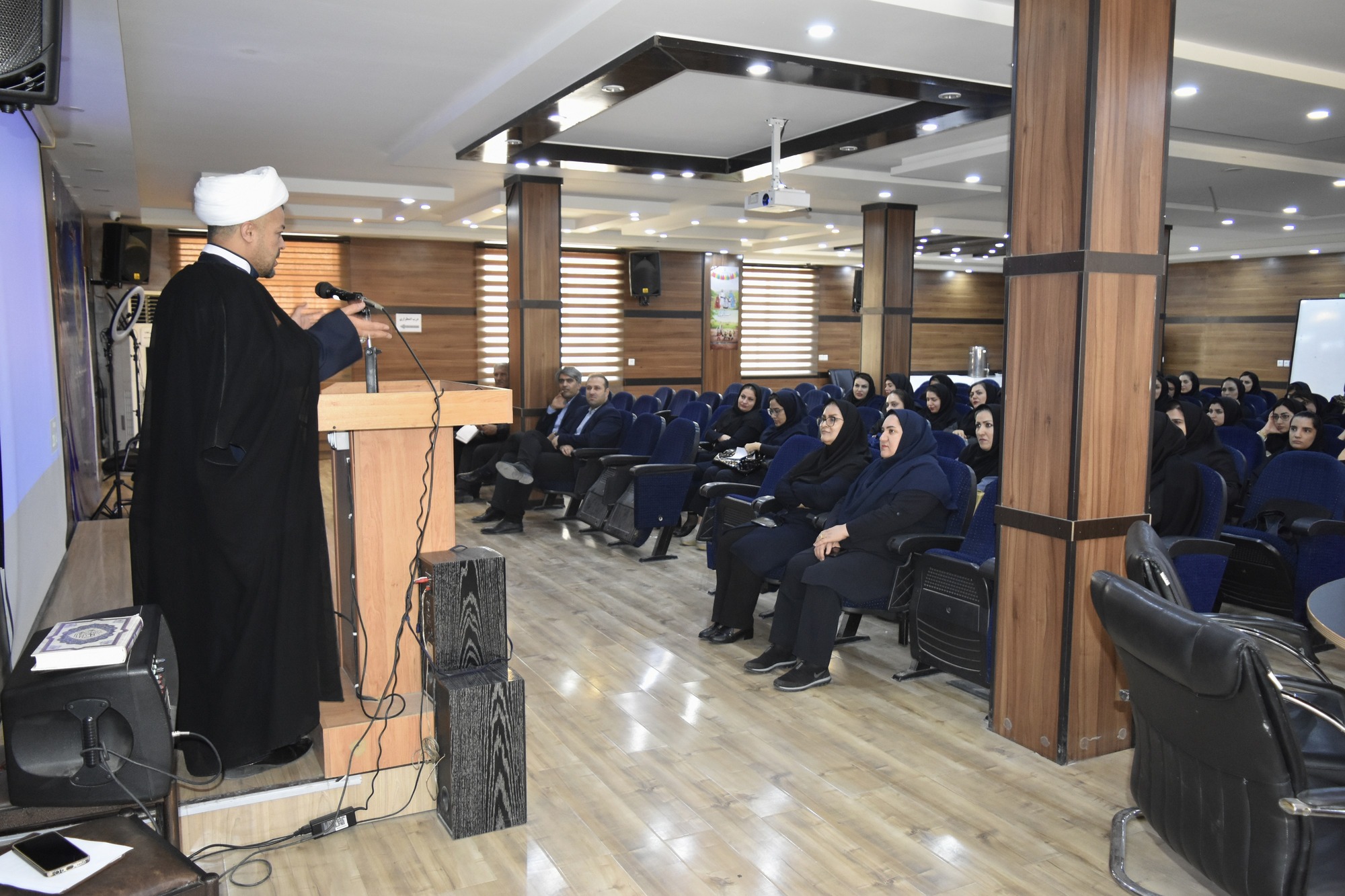 جلسه پیشگیری و مقابله با سقط عمدی جنین در شبکه بهداشت و درمان گچساران  برگزار شد