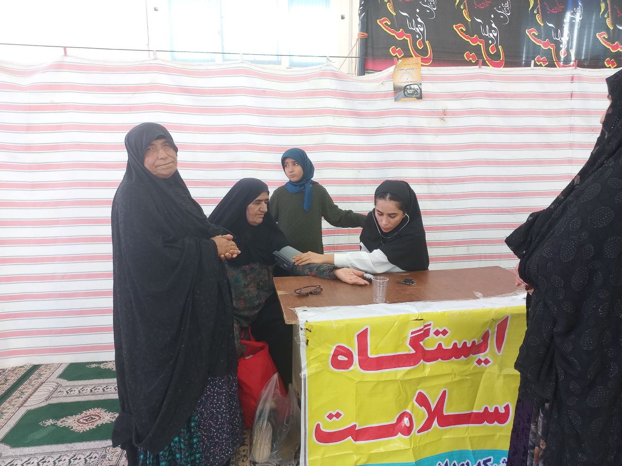 برپایی میز خدمت و ایستگاه سلامت در مصلی نماز جمعه لنده + تصاویر 