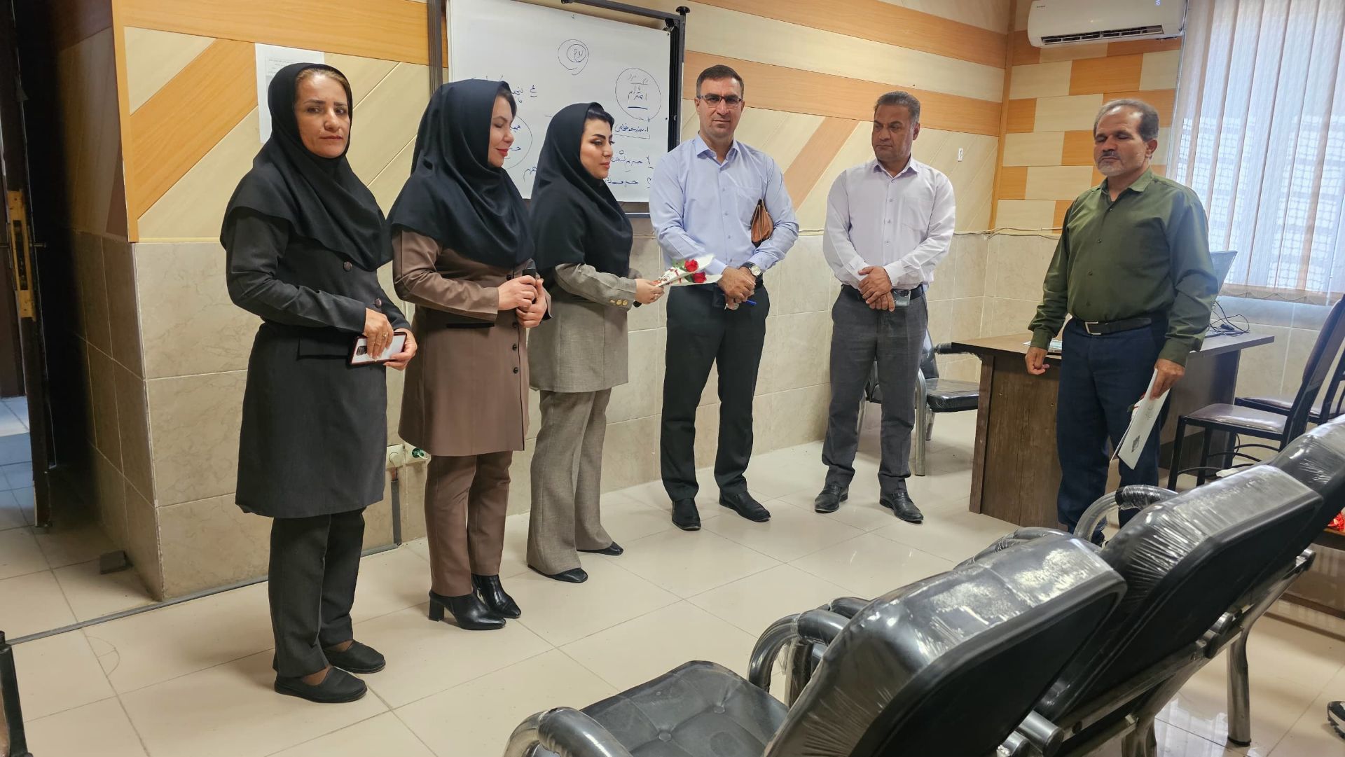 تقدیر  از مربیان هنگام ازدواج به مناسبت هفته جوانی جمعیت در شهرستان باشت