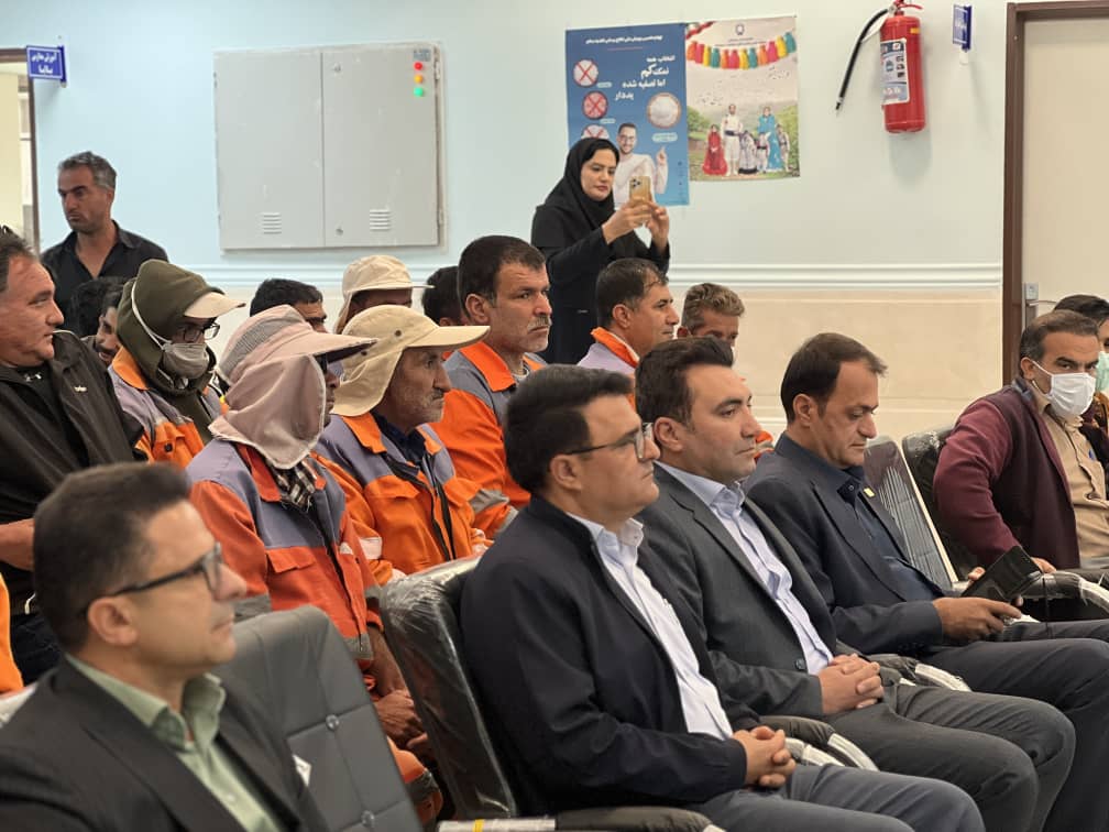 تقدیر از پاکبانان شهر یاسوج با ارائه خدمات ویژه سلامت.