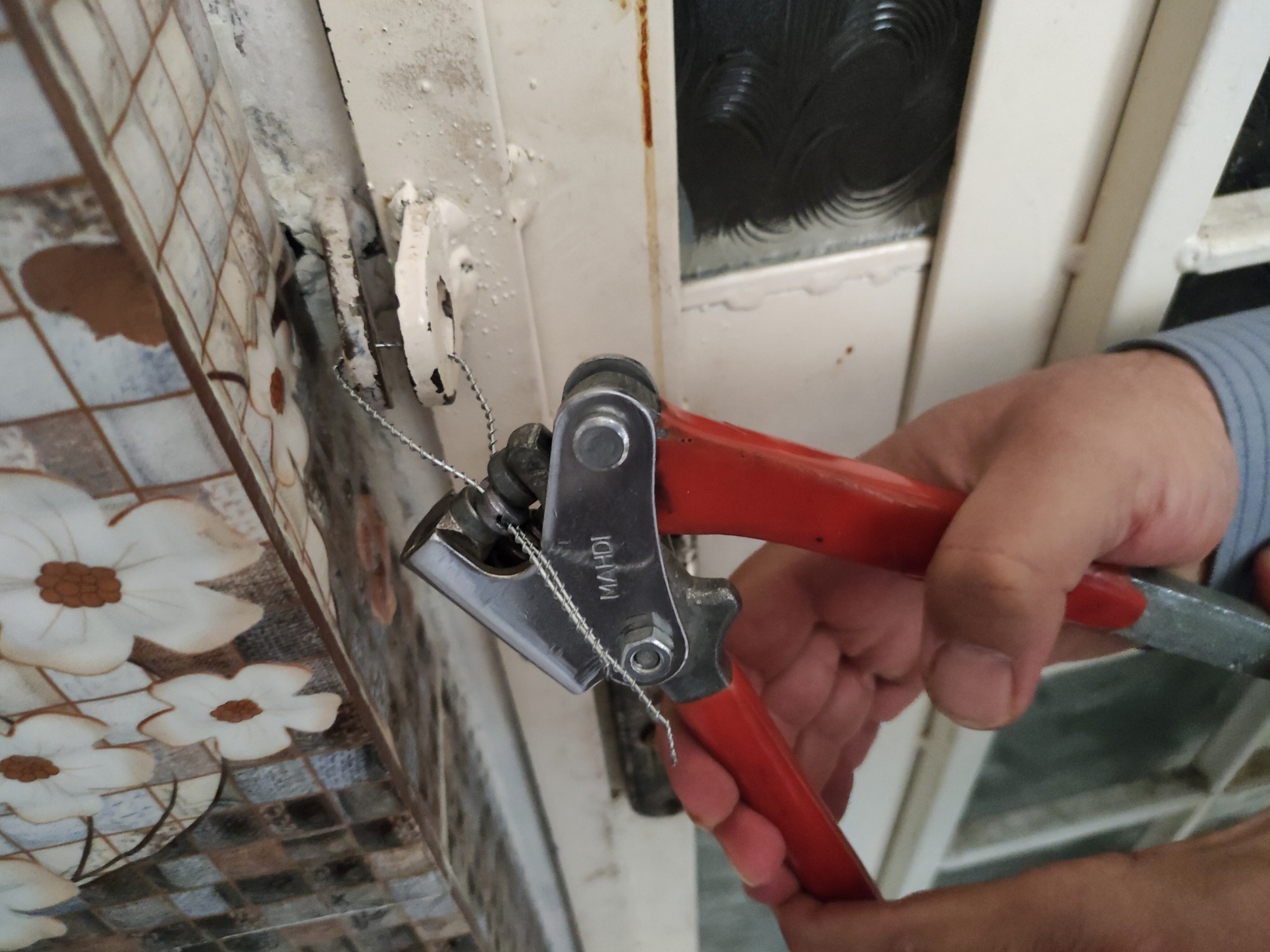 پلمب هفت آرایشگاه در چرام به دلیل تخلفات بهداشتی