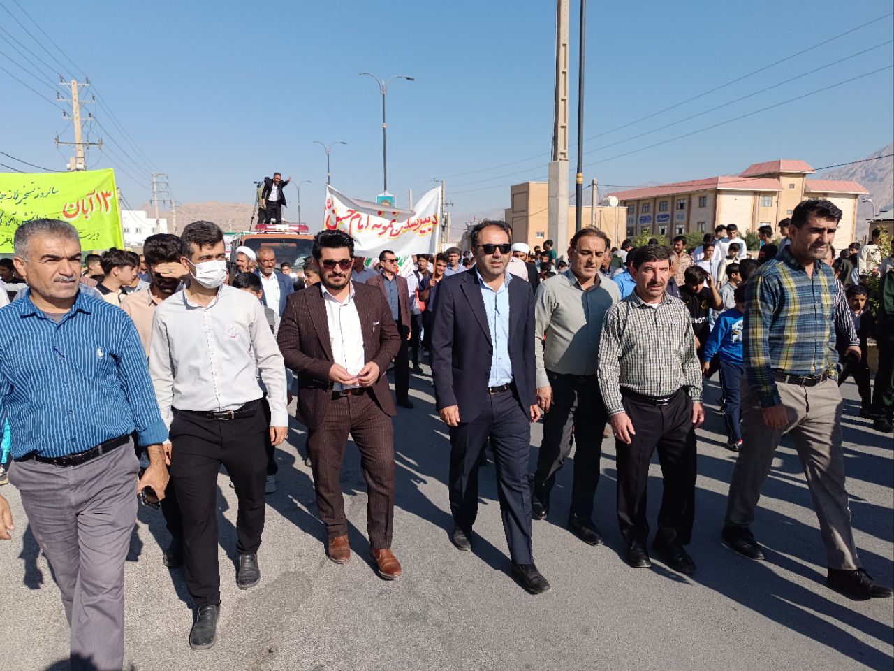 حضور پرشور کارکنان شبکه بهداشت و درمان بهمئی در راهپیمایی ۱۳ آبان