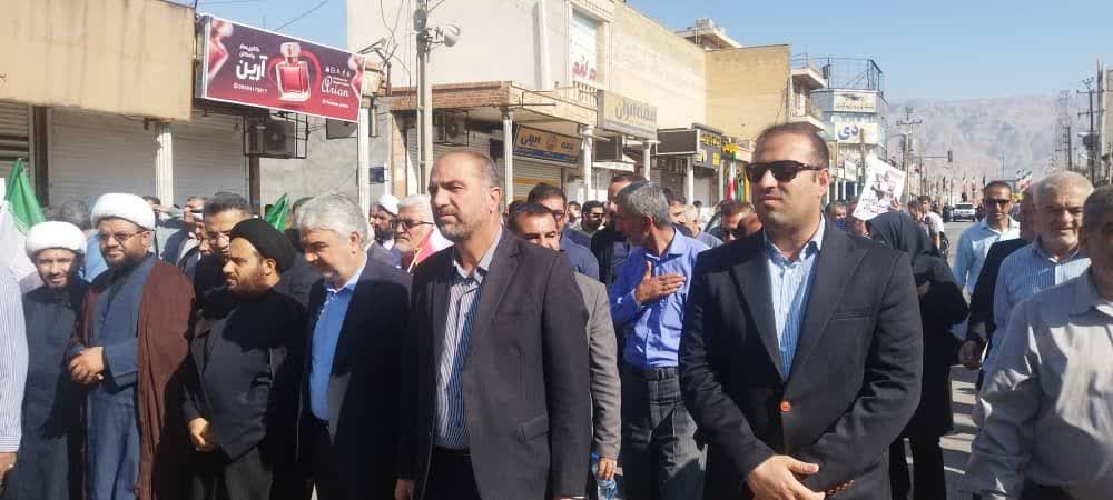 حضور کارکنان شبکه بهداشت و درمان گچساران به همراه سرپرست شبکه ومعاونین در راهپیمایی یوم الله 13 آبان