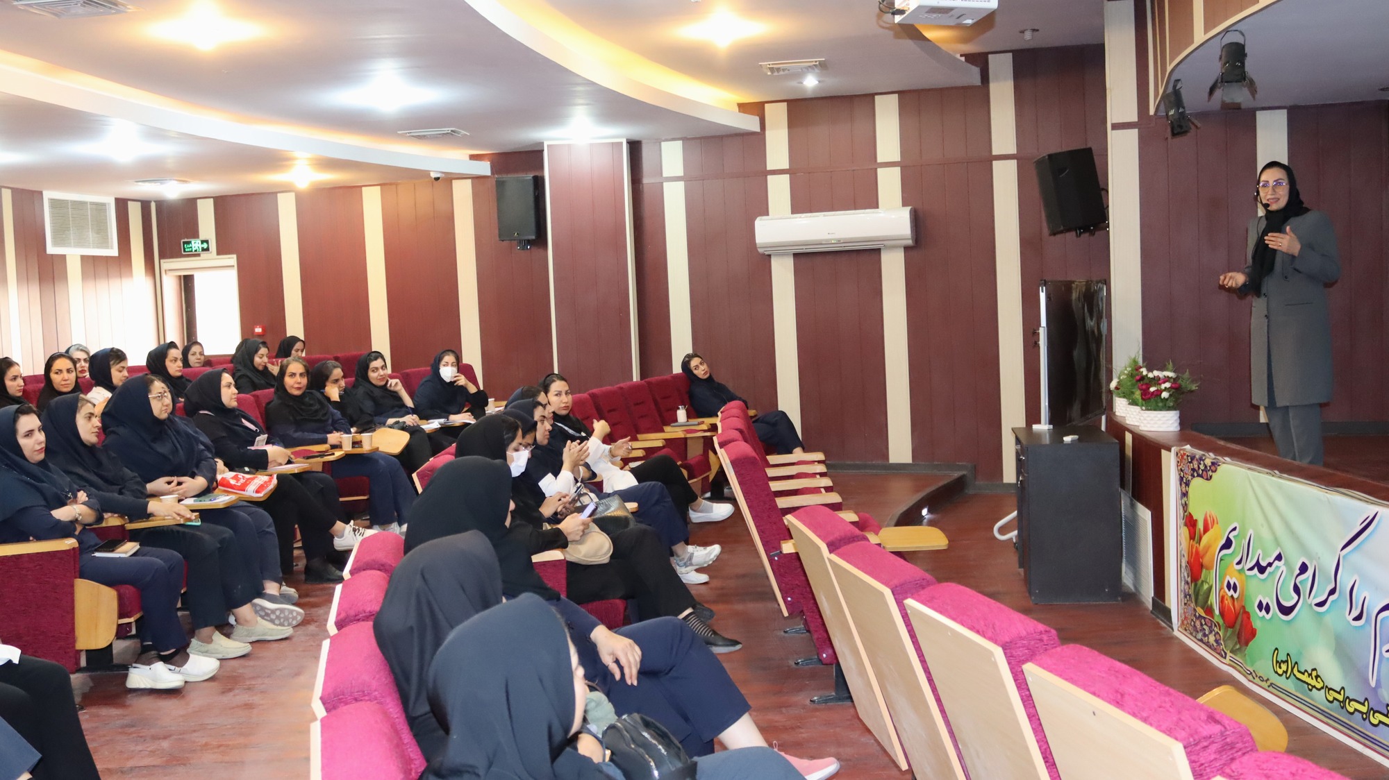 برگزاری کارگاه آموزشی با موضوع زندگی خانواده (تحکیم روابط زوجین) در بیمارستان بی بی حکیمه گچساران 