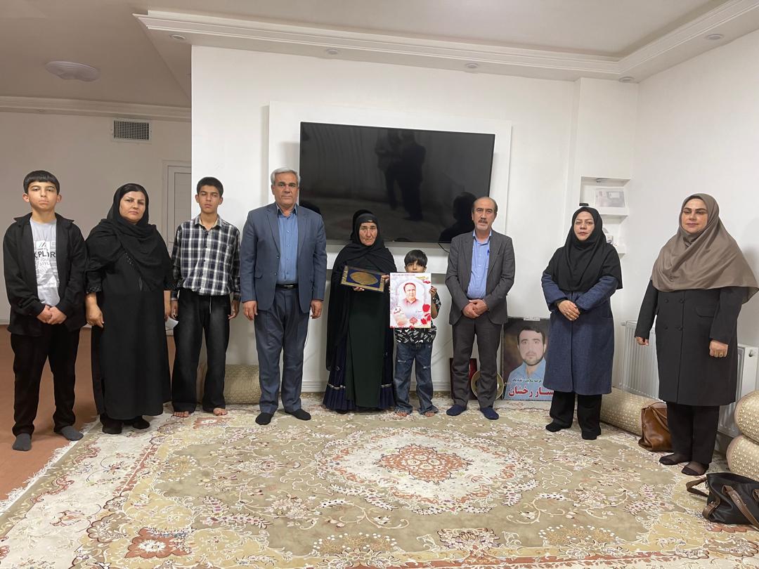 دیدار مسئولان دانشگاه علوم پزشکی یاسوج با خانواده شهید سلامت ستار رخشان
