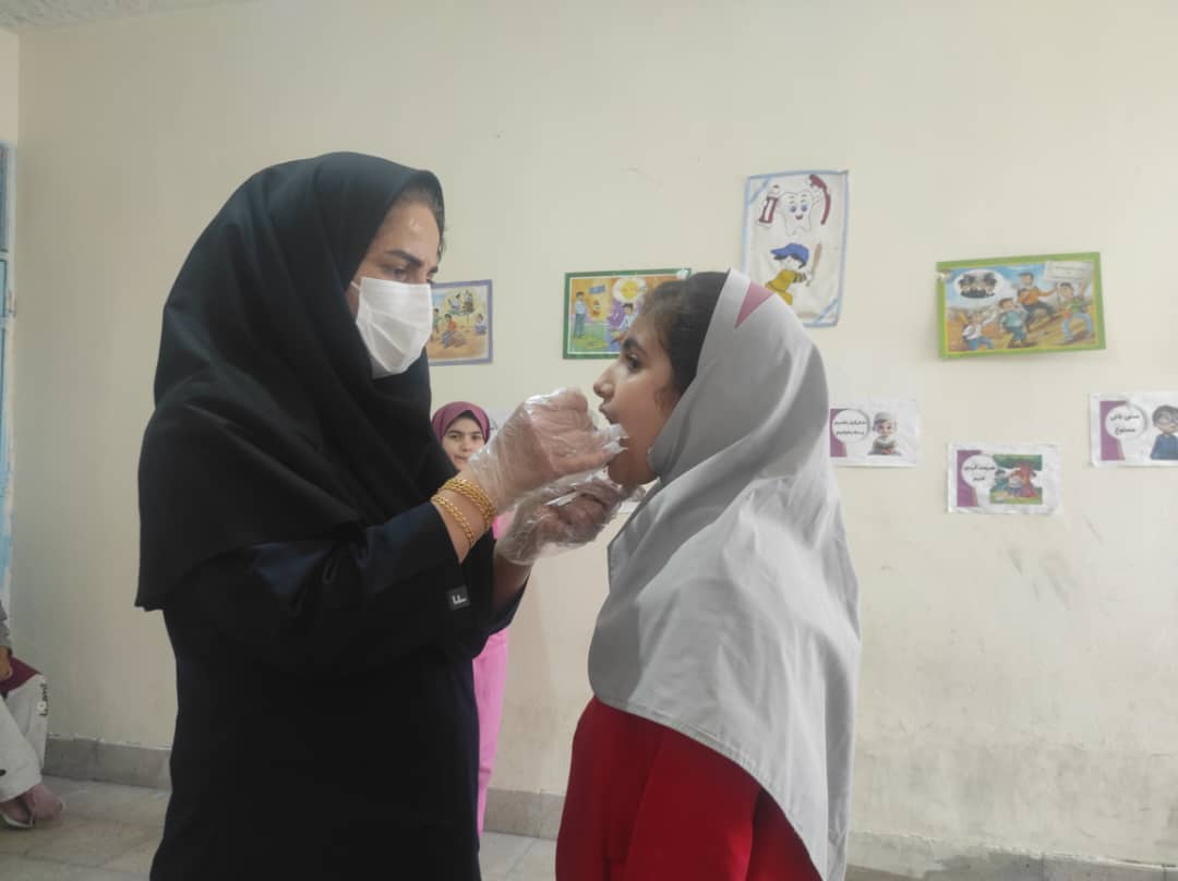   آموزش مراقبت از دندان ها بویژه اهمیت دندان شماره شش در چهارمین روز از پویش ملی سلامت دهان و دندان در مدارس شهر چرام 