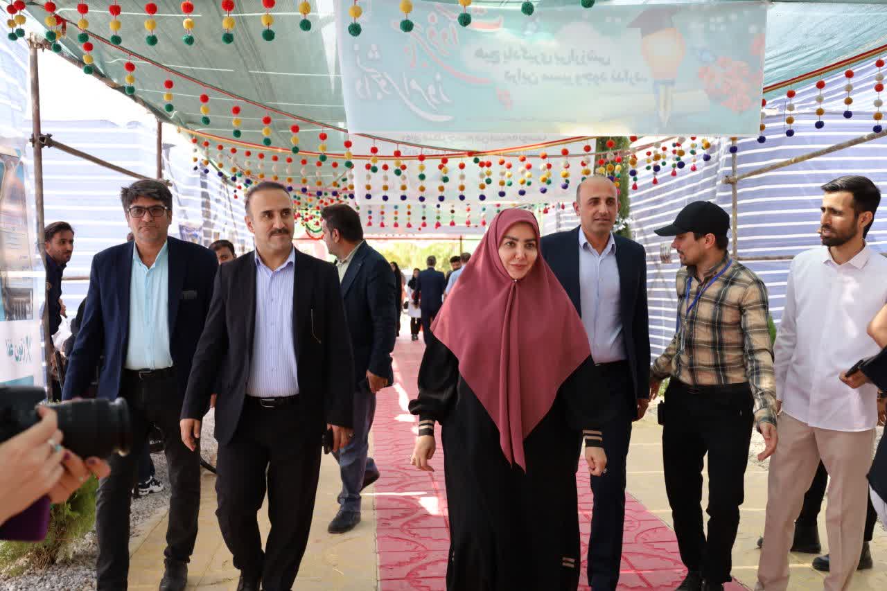 بازدید رئیس دانشگاه علوم پزشکی یاسوج از محل ثبت‌نام دانشجویان جدیدالورود