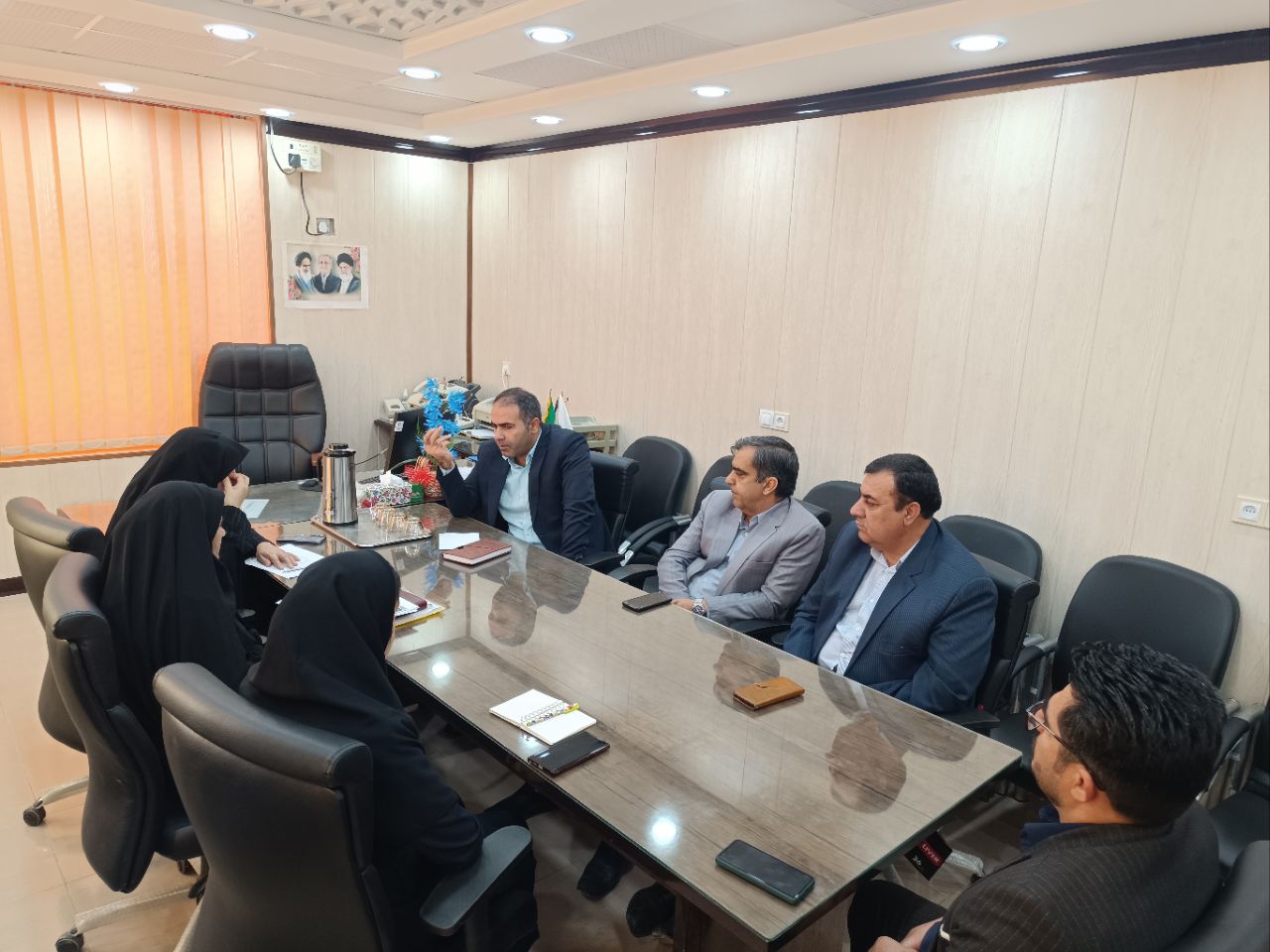 جلسه مشترک مدیرکل بیمه سلامت استان با سرپرست شبکه‌ بهداشت و درمان بهمئی و بازدید از بیمارستان شهید سلیمانی