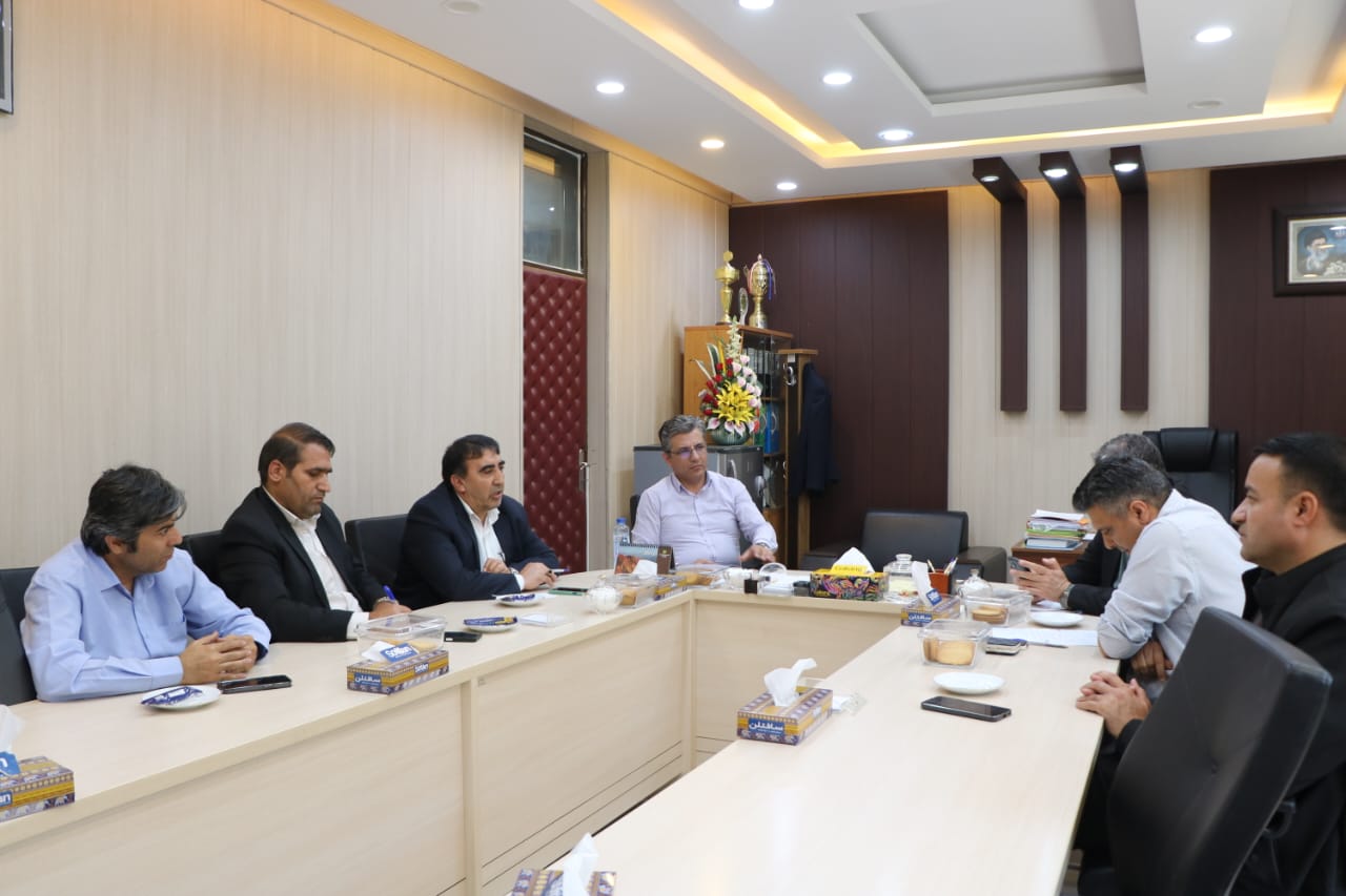 جلسه دکتر طیب زادگان با رئیس و اعضای هیئت مدیره کلینیک تخصصی و فوق تخصصی شهید مفتح یاسوج 