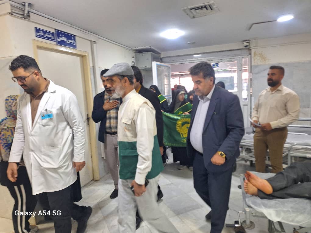 مسئول دفتر نمایندگی آستان قدس رضوی در استان کهگیلویه و بویراحمد  با حضور در بیمارستان امام سجاد(ع) یاسوج، از زحمات و خدمات پرستاران تجلیل نمود