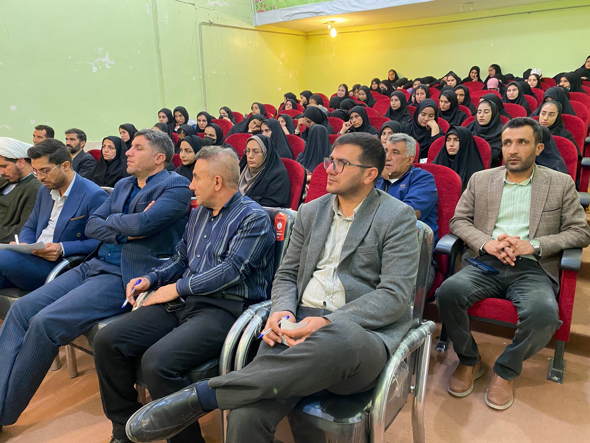 تجلیل فرماندار  و سرپرست شبکه بهداشت مارگون از پرستاران  این شهرستان به مناسبت روز میلاد حضرت زینب (س) و روز پرستار