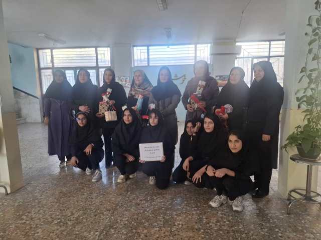 قدردانی مدرسه شاهد دخترانه متوسطه اول شهدای دانش آموز شهر دهدشت از اولیای پرستار + تصاویر