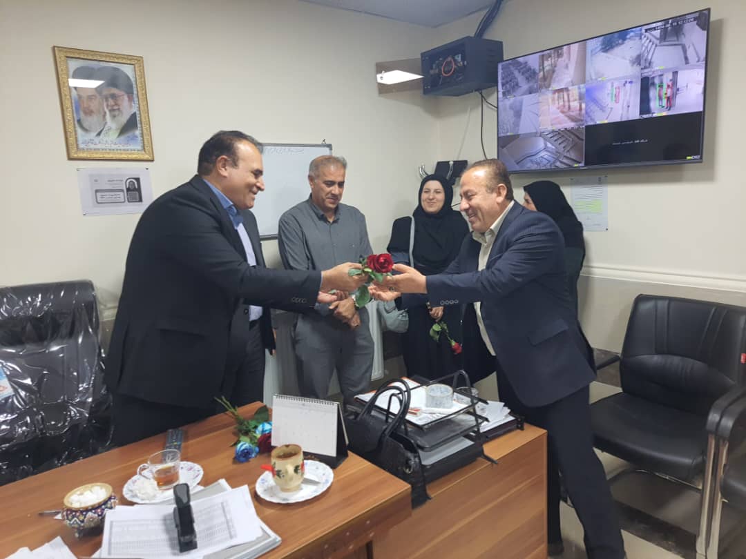 تجلیل از مقام بهورز توسط معاون بهداشت دانشگاه علوم پزشکی در مرکز آموزش بهورزی 