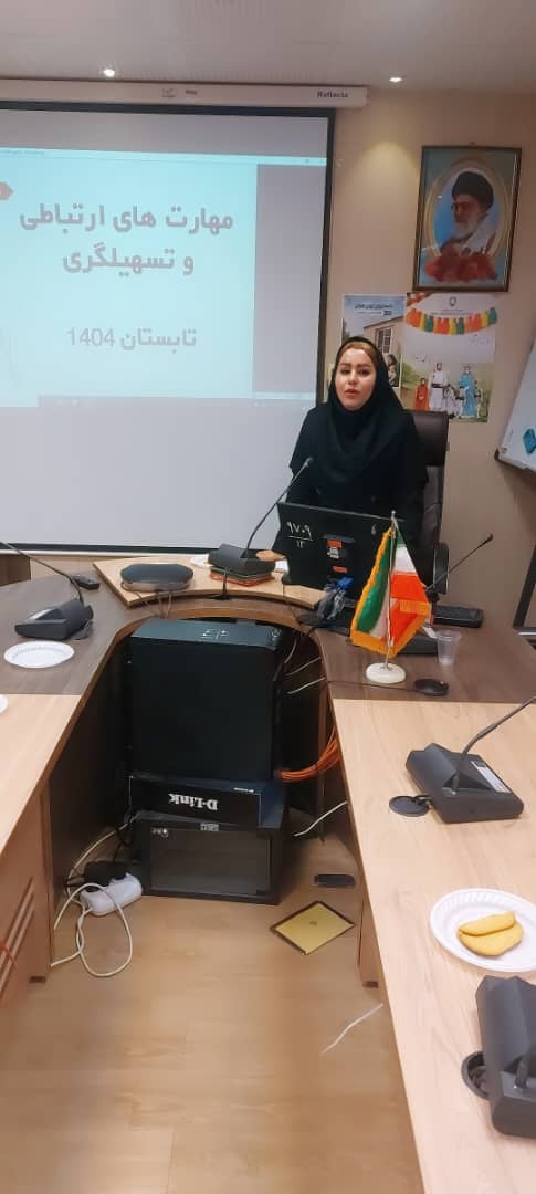 برگزاری کارگاه آموزشی مهارت‌های ارتباطی و تسهیلگری در شبکه بهداشت و درمان لنده + تصاویر