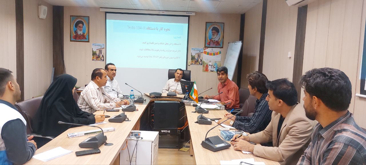 برگزاری کارگاه آموزشی نحوه استفاده از دستگاه های پرتابل آزمون سریع در محل در شبکه بهداشت و درمان لنده + تصاویر 