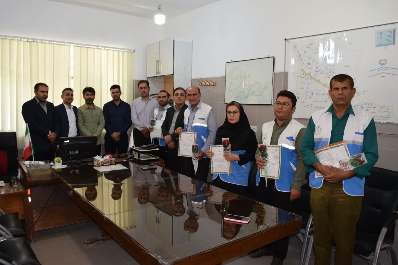 تجلیل از کارشناسان بهداشت محیط شبکه بهداشت و درمان بهمئی به مناسبت روز جهانی بهداشت محیط