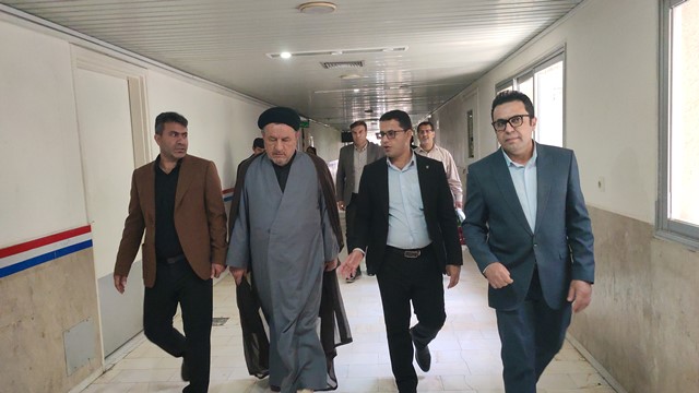 نماینده مردم کهگیلویه بزرگ در مجلس شورای اسلامی از مجروحان حمله هوایی آمریکا در کوه سیاه شهر دهدشت عیادت کرد