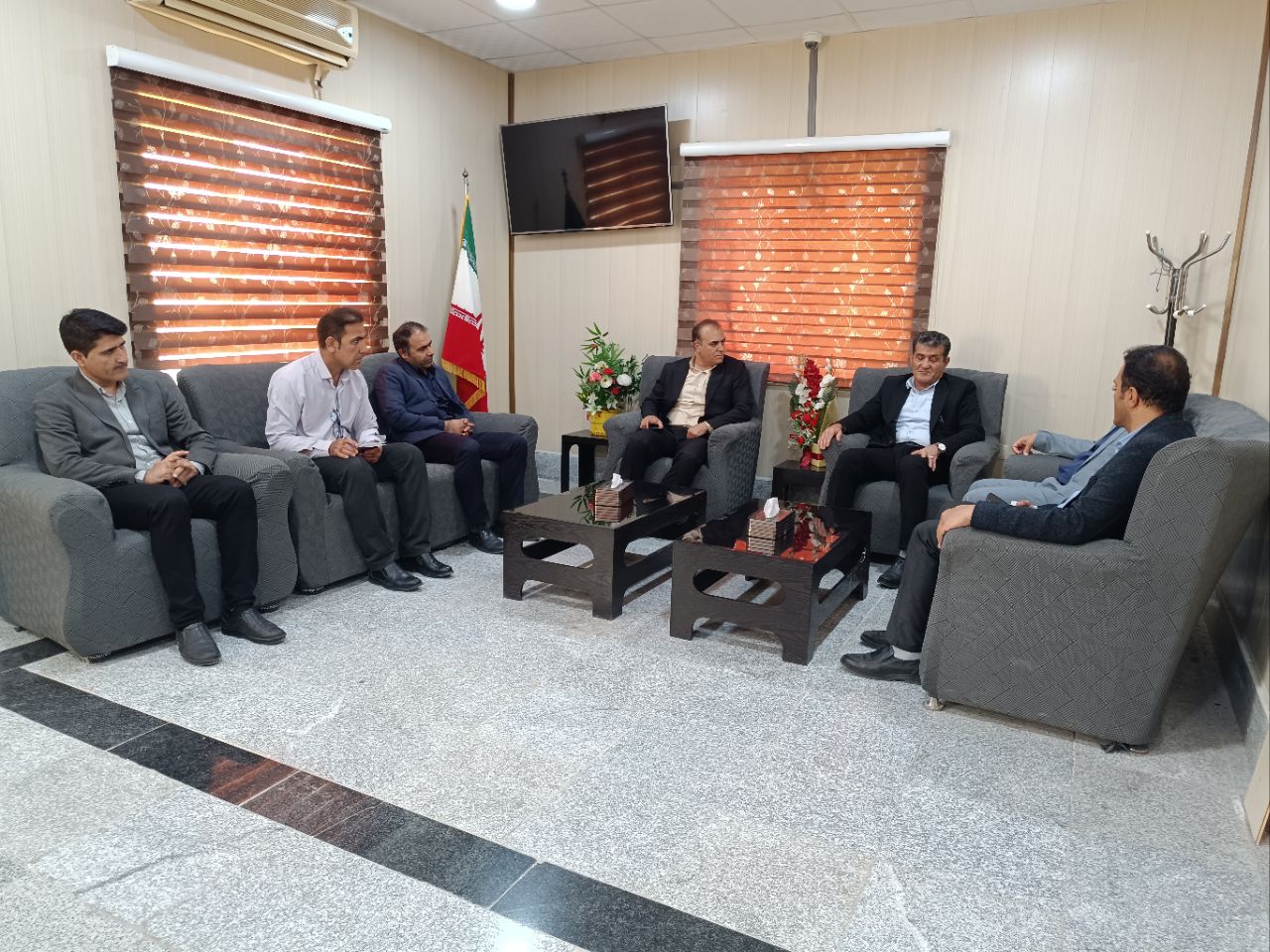 نشست مشترک معاون بهداشتی دانشگاه علوم پزشکی و رییس مرکز بهداشت استان با فرماندار شهرستان بهمئی