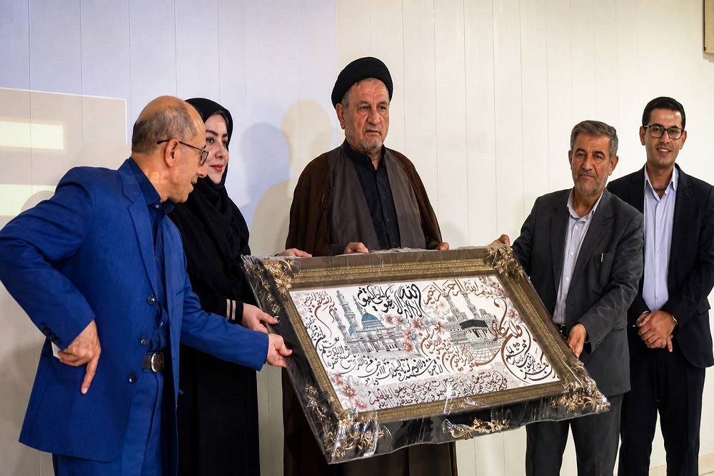 تجلیل از نماینده مردم کهگیلویه بزرگ در مجلس شورای اسلامی، فرماندار شهرستان و خیر سلامت در هشتمین مجمع سلامت کهگیلویه
