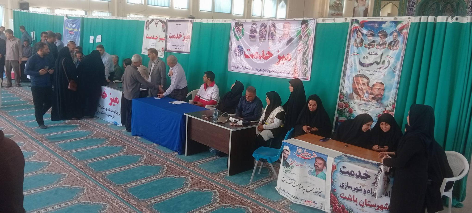 برگزاری میز خدمت درمصلی نماز جمعه شهر باشت