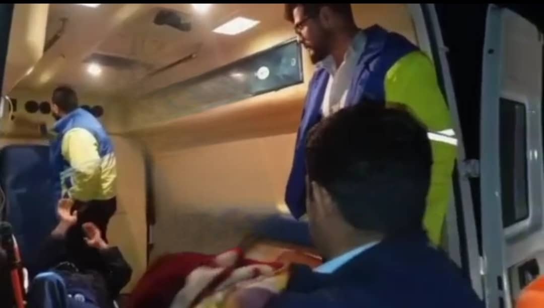 انتقال موفق بیمار روستای مور به پایگاه اورژانس ۱۱۵ مارگون در شرایط بحرانی برف و یخبندان