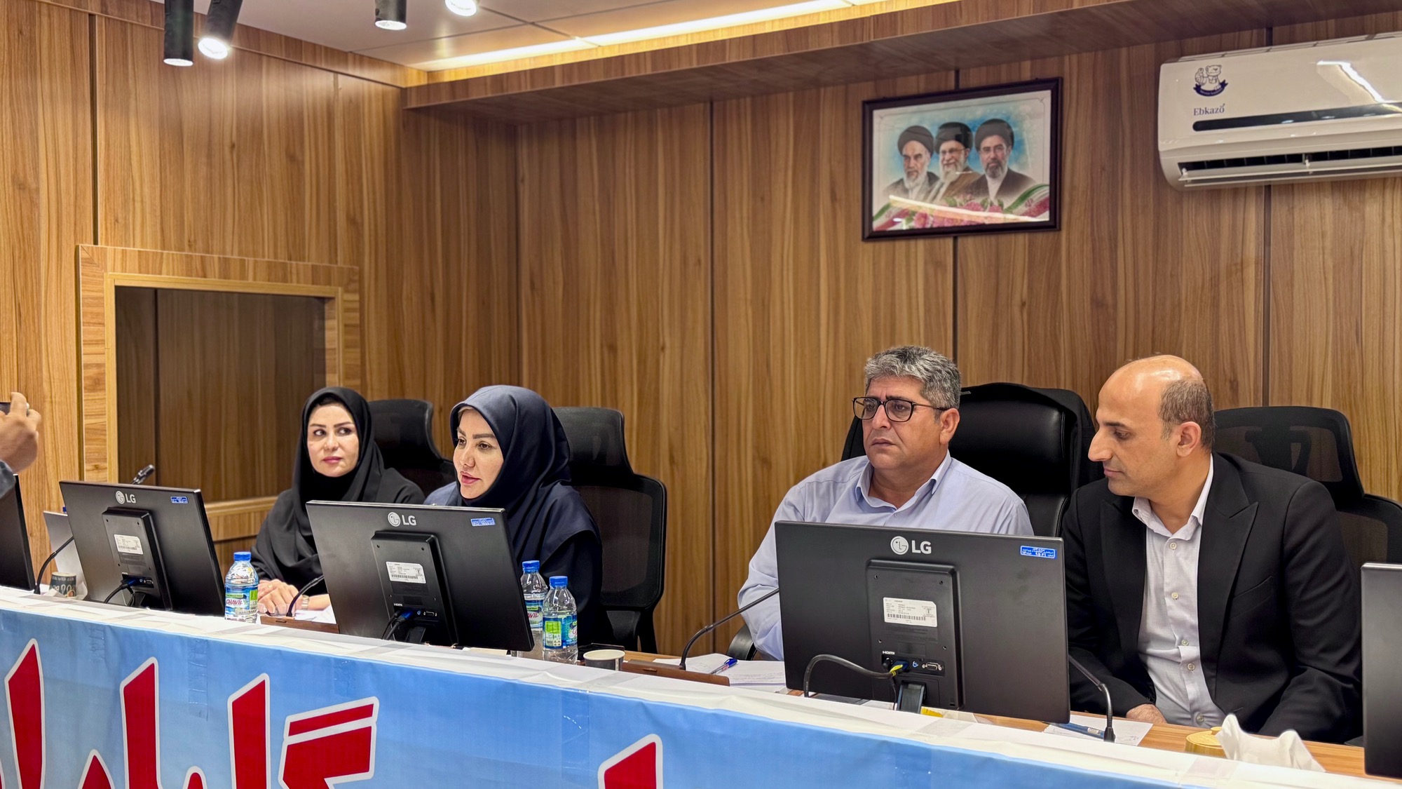 نشست رئیس دانشگاه علوم پزشکی یاسوج با فرماندار، دادستان و کارکنان شبکه بهداشت و درمان شهرستان باشت برگزار شد