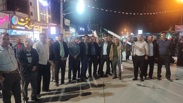 همگامی باشکوه کادر درمانی با مردم در شب‌های انقلاب و پایداری شهر دهدشت