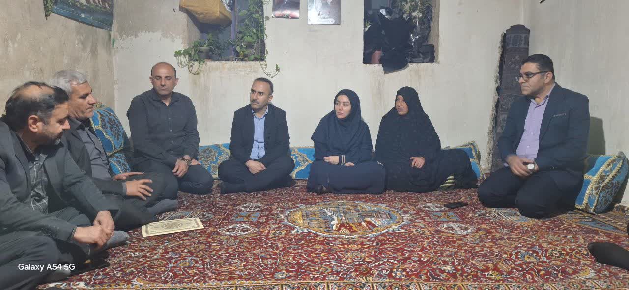 دیدار رئیس دانشگاه علوم پزشکی یاسوج با خانواده شهید مهرشاد باشیب (بلقدر)