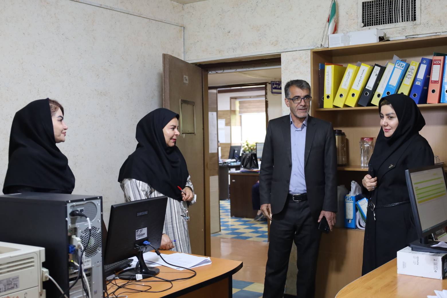 بازدید سرزده رئیس دانشگاه علوم پزشکی یاسوج از واحدهای ستادی دانشگاه
