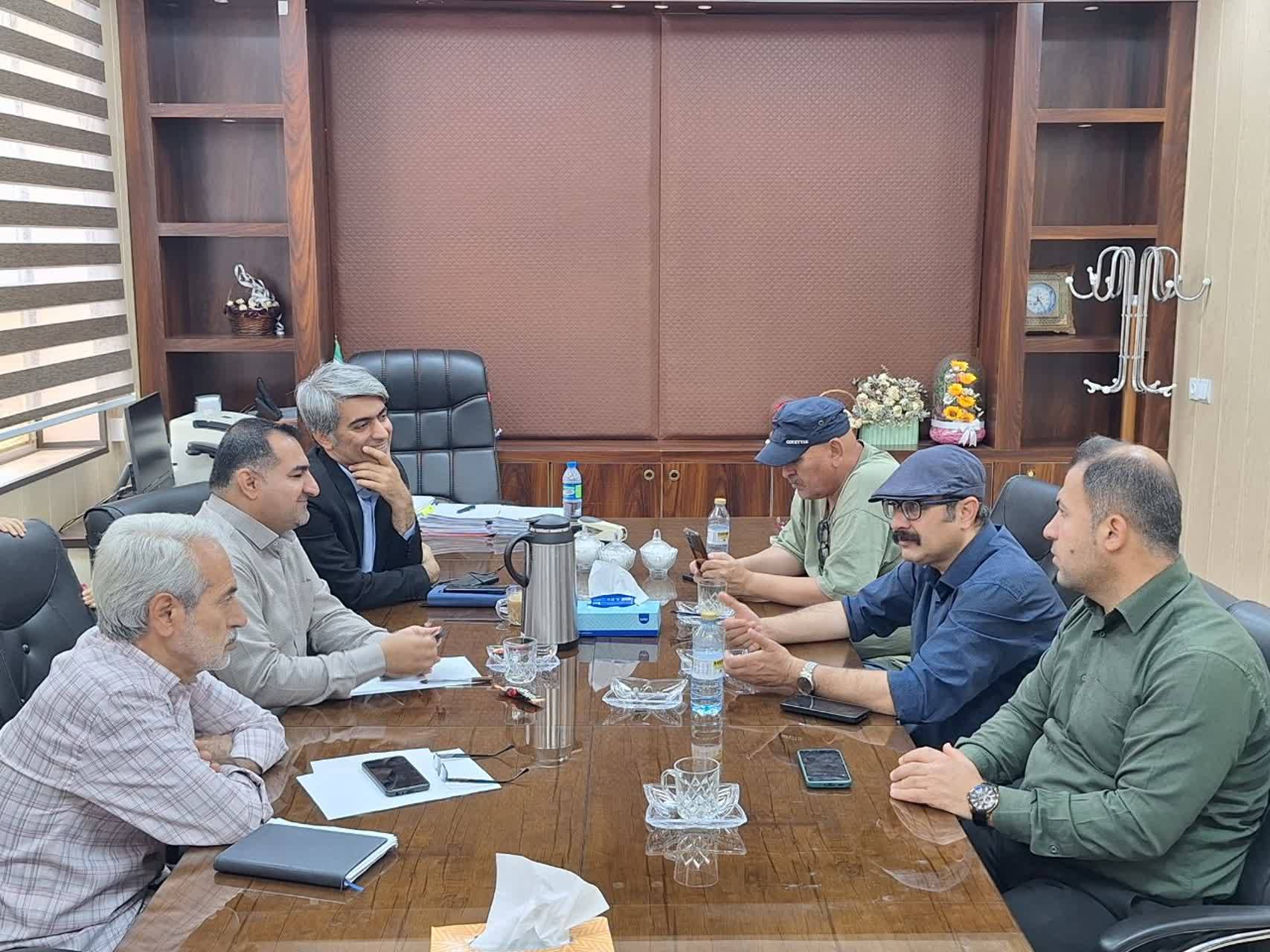 با حضور  دبیر استانی هفته سلامت،  جلسه هماهنگی برگزاری برنامه های بهداشتی درمانی و فرهنگی شبکه بهداشت گچساران برگزار شد.