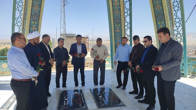 تجدید بیعت متولیان سلامت شهرستان کهگیلویه با شهدای گمنام شهر دهدشت
