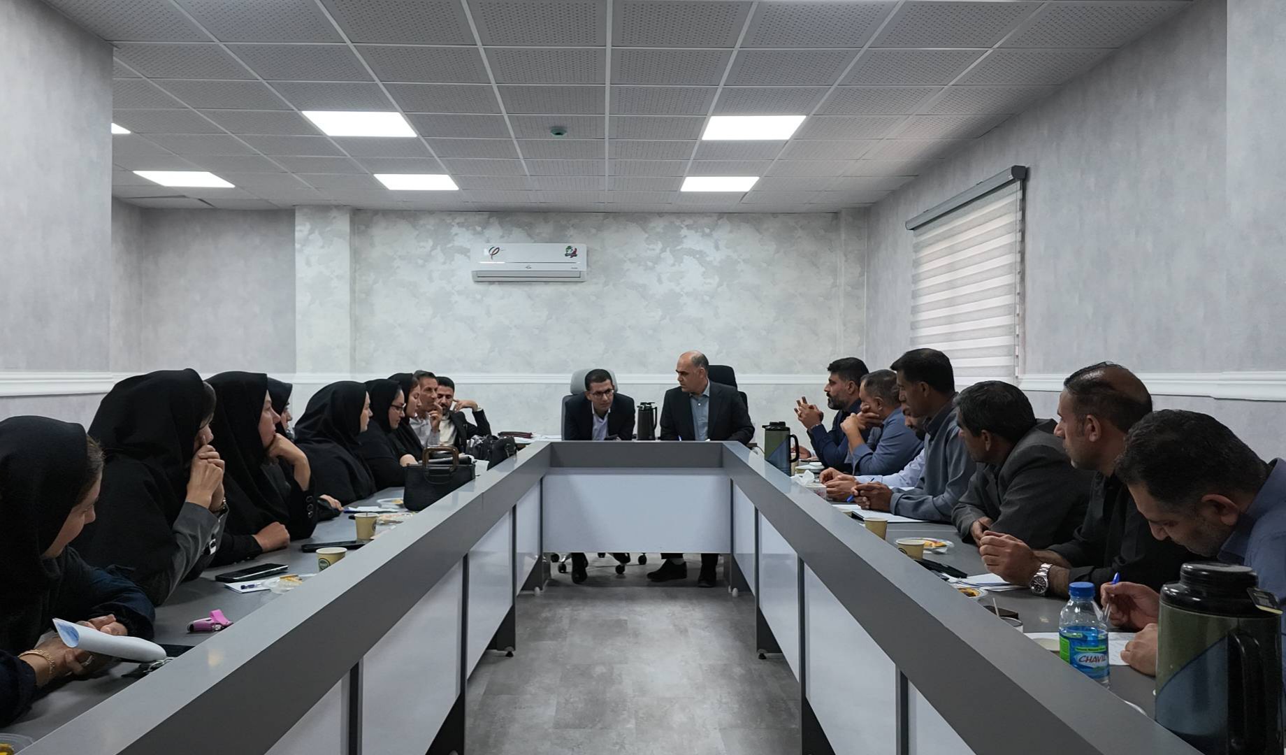 بررسی چالشها و کمبودهای مراکز درمانی شهرستان کهگیلویه در نشست مدیر شبکه با مسئولان مراکز و واحدهای ستادی