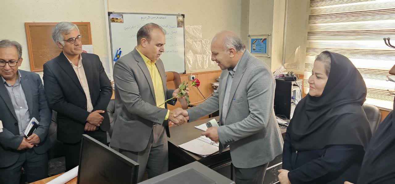 تقدیر معاون بهداشت دانشگاه علوم پزشکی از کارکنان واحد سلامت روان به مناسبت هفته ملی سلامت روان