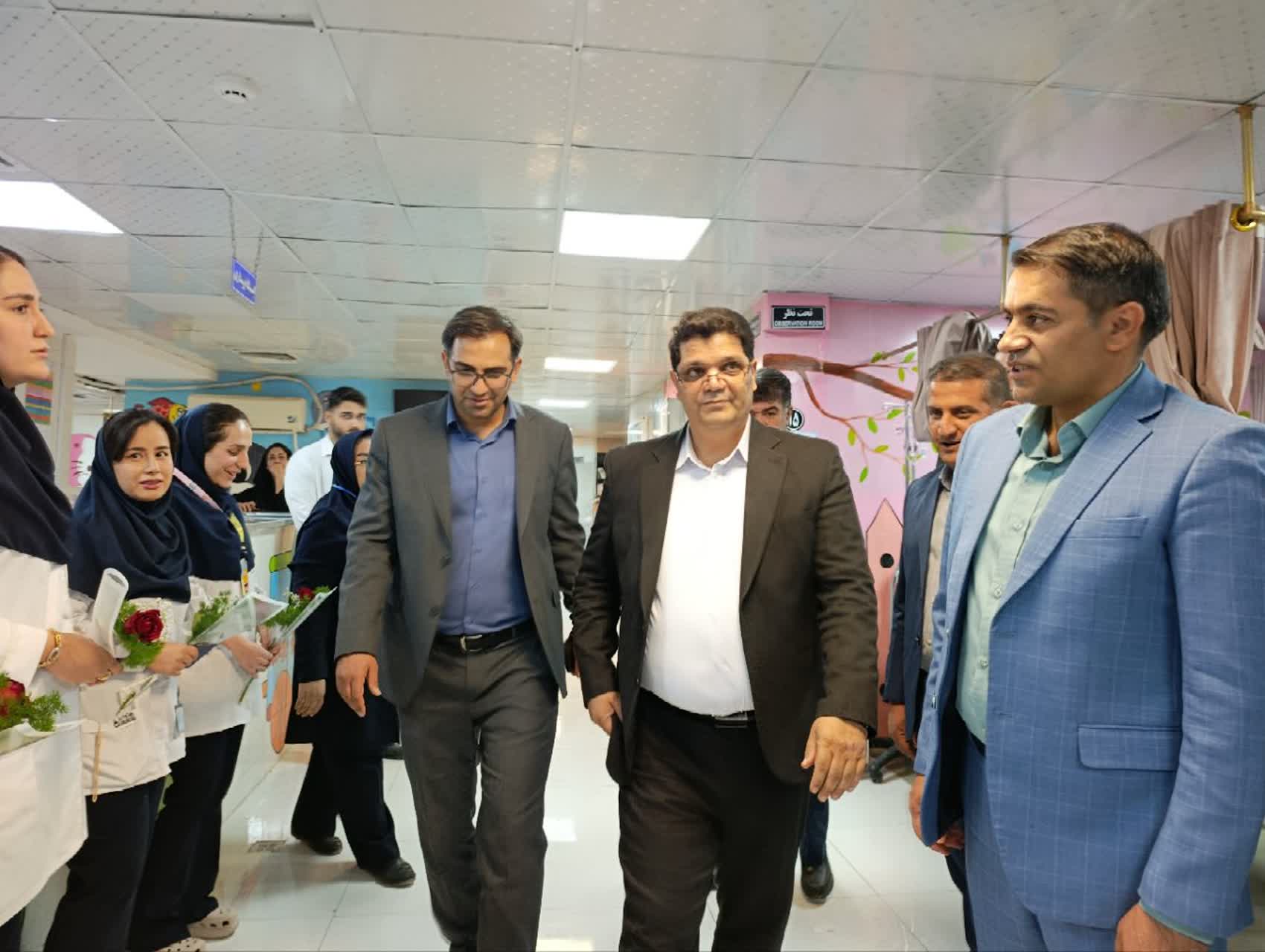 مدیرعامل بانک صادرات استان کهگیلویه و بویراحمد به مناسبت روز پرستار با حضور در بیمارستان امام سجاد(ع) یاسوج ضمن تبریک روز پرستار از زحمات و خدمات پرستاران این بیمارستان تجلیل نمود
