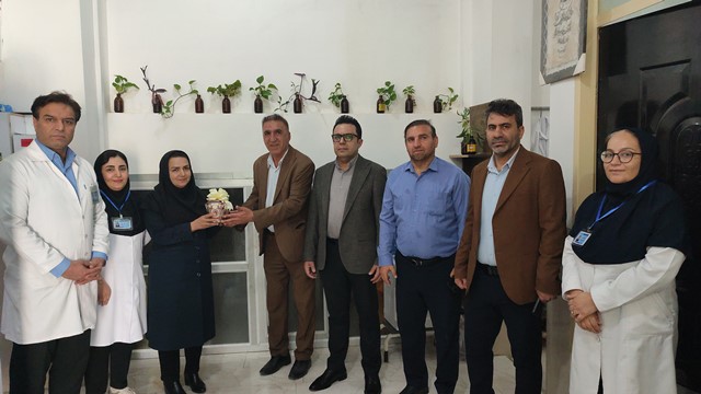 حضور سرپرست بیمارستان دهدشت و رئیس سازمان نظام پزشکی در بخشهای درمانی و تجلیل از پرستاران