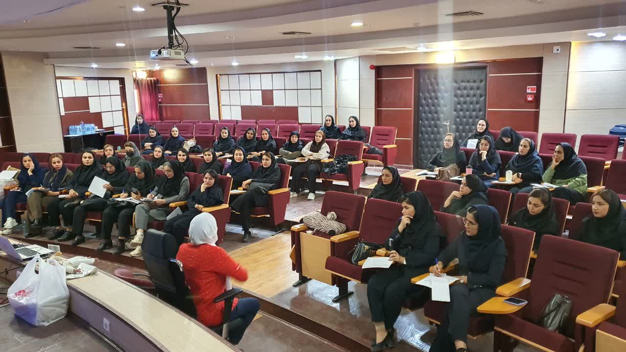 برگزاری دوره آموزشی ۶۰ ساعته آمادگی برای زایمان ویژه ماماهای حوزه بهداشت و درمان دانشگاه علوم پزشکی یاسوج