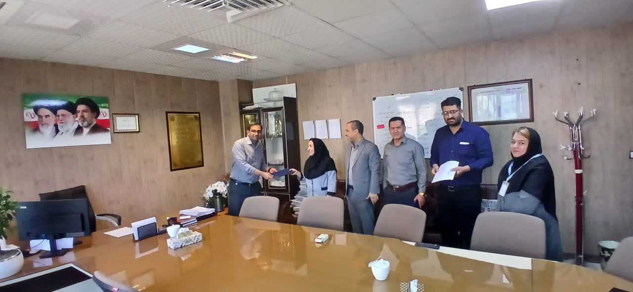 تجلیل سرپرست بیمارستان امام سجاد(ع) یاسوج از پرسنل نمونه خدمات