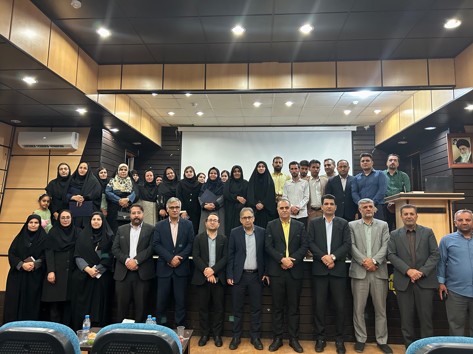 آیین تجلیل از بهورزان شهرستان دنا 