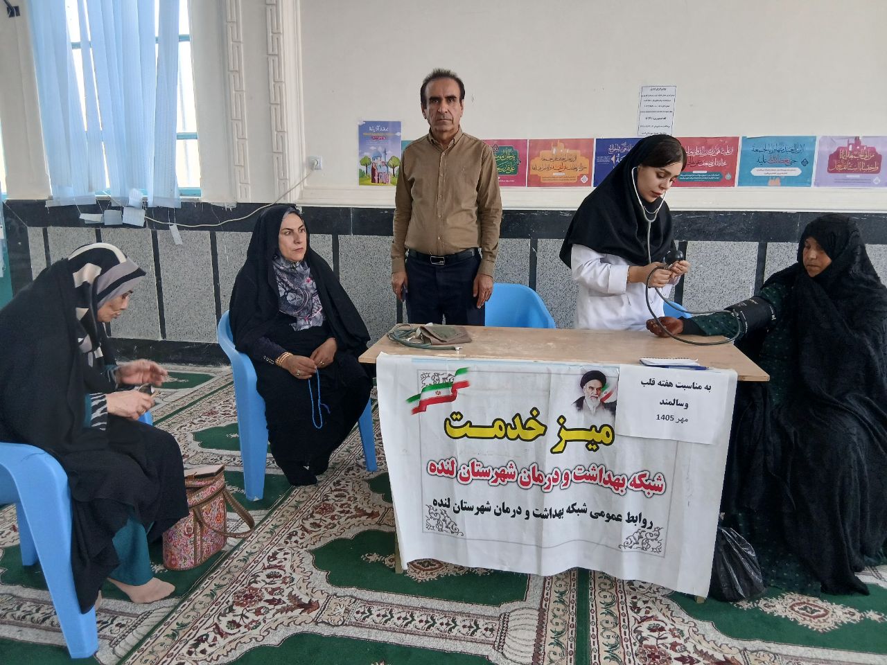 برپایی میز خدمت و ایستگاه سنجش سلامت در لنده به مناسبت هفته قلب و هفته سالمند